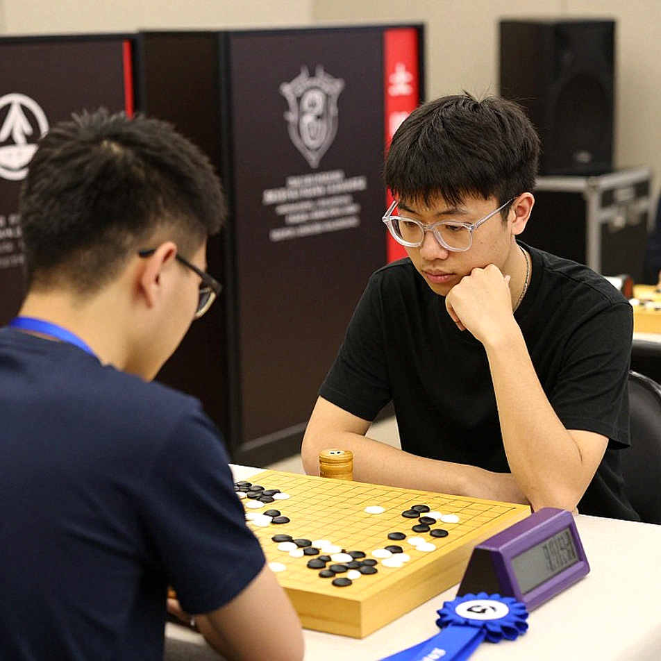 Scotch mở màn: ván Kasparov 2026 và lời hứa 'không cần hoảng loạn'
