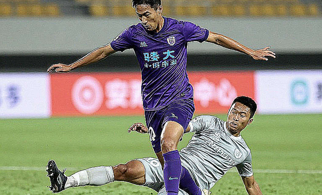 Lót tay không nằm trên bảng cân đối: khoảng tối của thị trường chuyển nhượng V.League