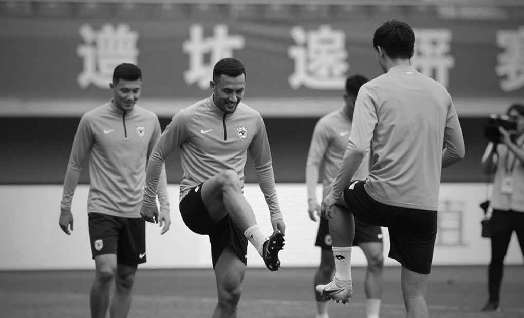 Dortmund bán Adeyemi giá 22 triệu euro và bài học về thời điểm
