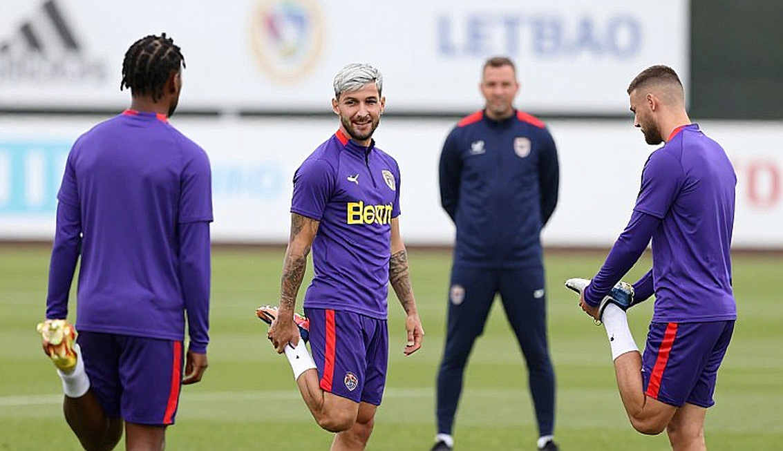 Beşiktaş nhắm hai ngôi sao trong tháng Giêng: Raskin và Mavropanos